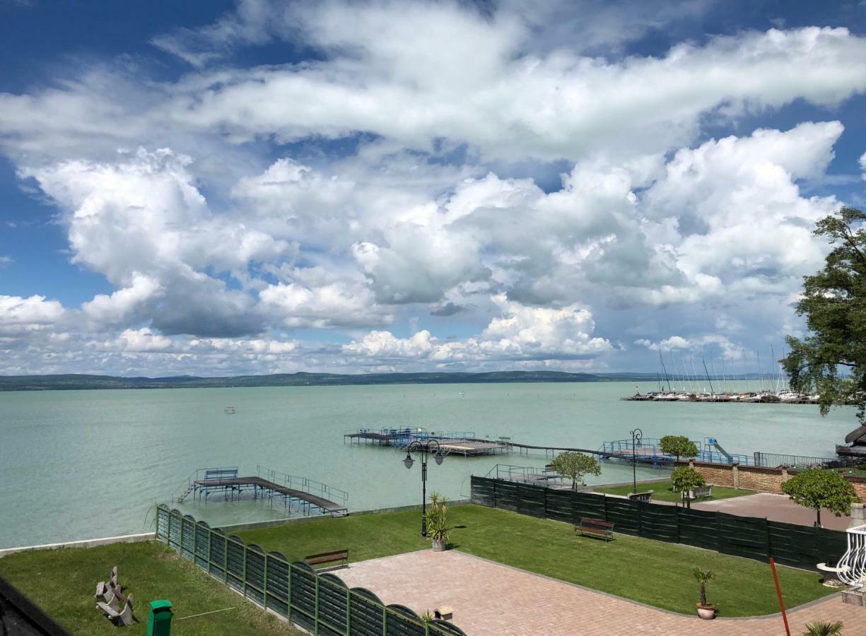Hullám Apartman Balatonlelle Exterior foto